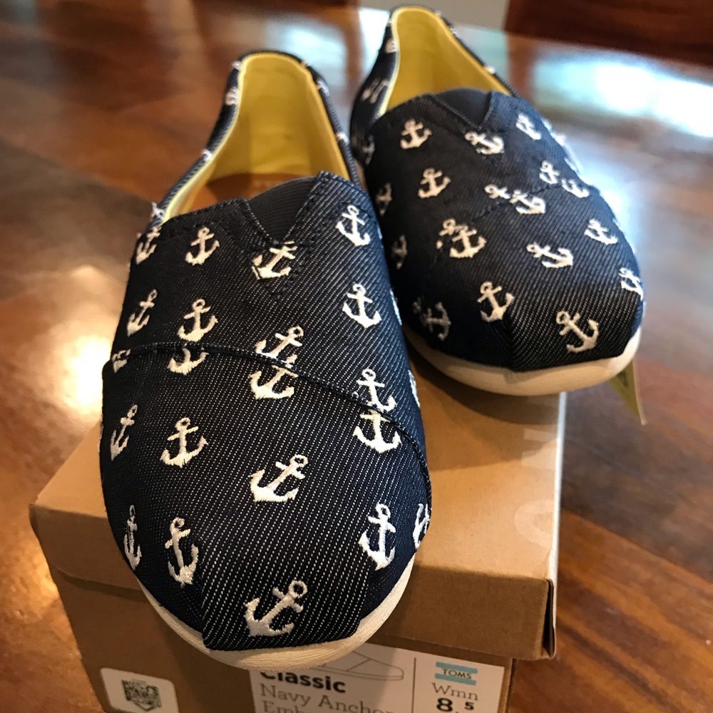 TOMS classic embroidered anchor - NEW